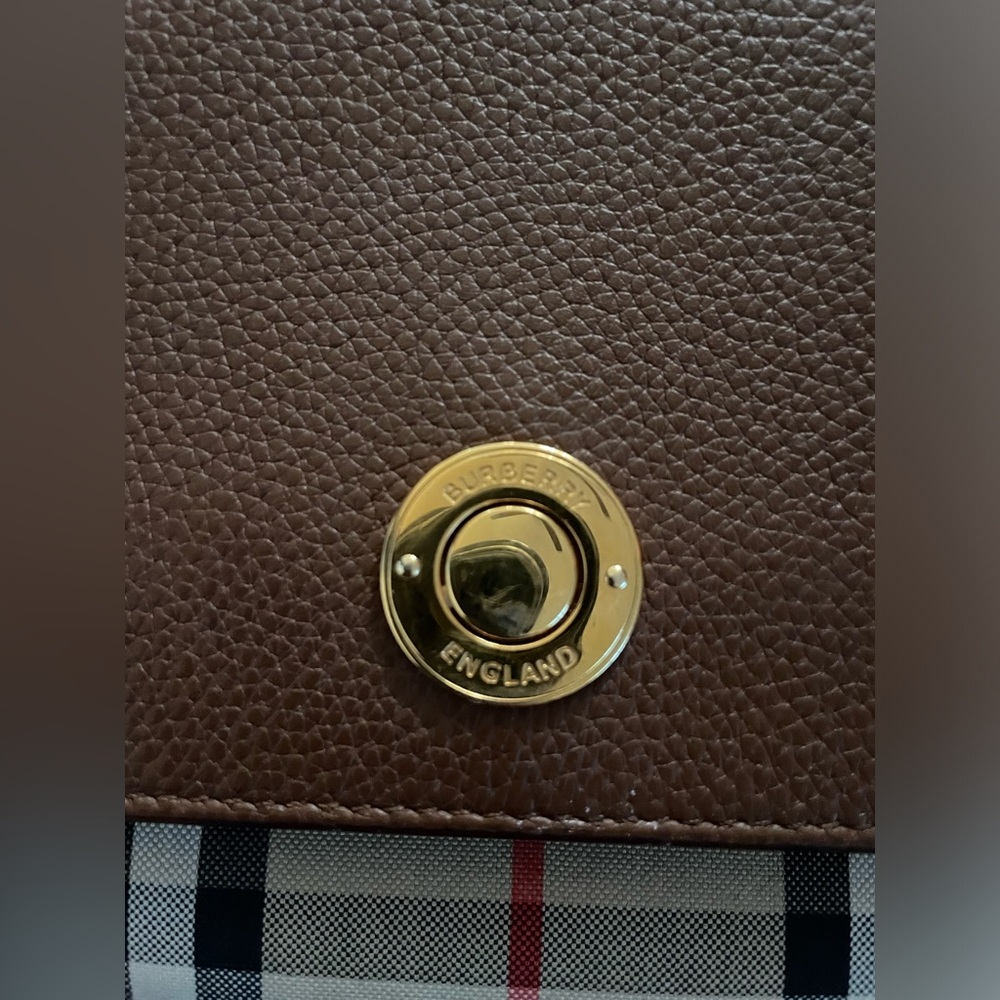 Burberry New Hampshire Crossbody - Picture 16 of 16